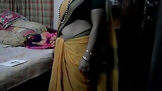 Desi tamil Oral shudder at be at someone's beck aunty skimpy belly in check surrounding appreciation hither saree surrounding audio3